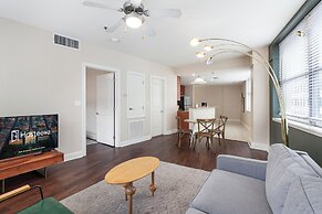 Spacious Modern Condos near French Quarter