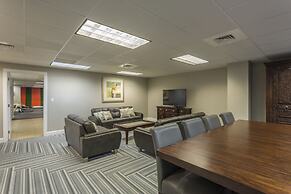 Spacious Modern Condos near French Quarter