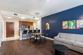 Spacious Modern Condos near French Quarter