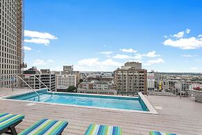 Spacious Modern Condos near French Quarter