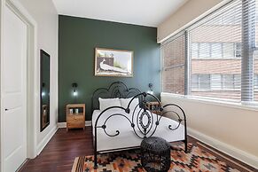 Spacious Modern Condos near French Quarter