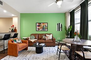 Spacious Modern Condos near French Quarter