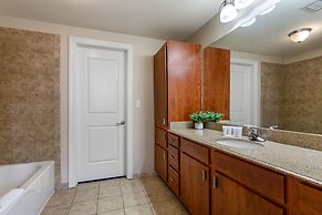 Spacious Modern Condos near French Quarter