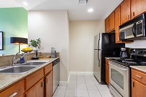 Spacious Modern Condos near French Quarter