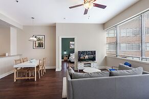 Spacious Modern Condos near French Quarter