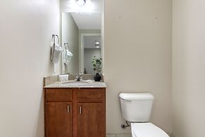 Spacious Modern Condos near French Quarter