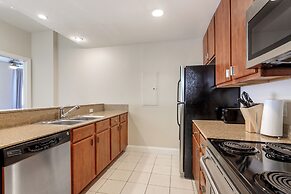 Spacious Modern Condos near French Quarter