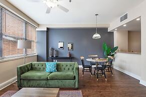 Spacious Modern Condos near French Quarter