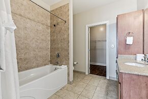 Spacious Modern Condos near French Quarter