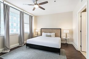 Spacious Modern Condos near French Quarter