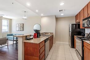 Spacious Modern Condos near French Quarter