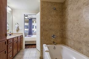 Spacious Modern Condos near French Quarter