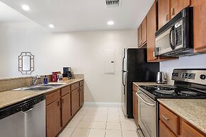 Spacious Modern Condos near French Quarter
