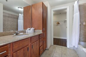 Spacious Modern Condos near French Quarter