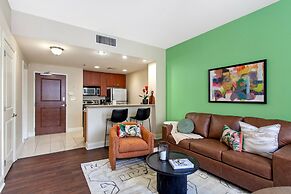 Spacious Modern Condos near French Quarter