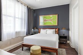 Spacious Modern Condos near French Quarter