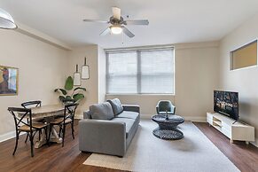 Spacious Modern Condos near French Quarter