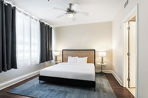 Spacious Modern Condos near French Quarter