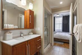 Spacious Modern Condos near French Quarter