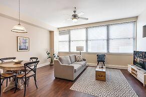 Spacious Modern Condos near French Quarter