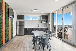 Spacious Modern Condos near French Quarter