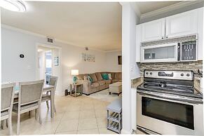 Walk to Beach: Hilton Head Resort Condo w/ Pools!