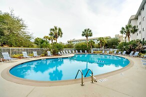 Walk to Beach: Hilton Head Resort Condo w/ Pools!
