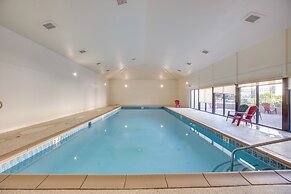 Grand Junction Condo: Balcony, Community Pool!