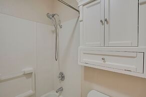 Grand Junction Condo: Balcony, Community Pool!