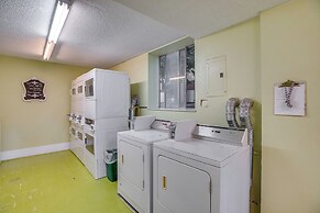 Grand Junction Condo: Balcony, Community Pool!