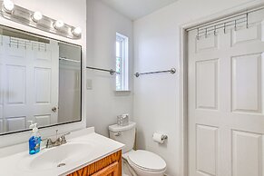 Walk to Shore: Crystal Beach Home w/ Deck!