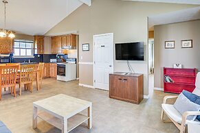 Walk to Shore: Crystal Beach Home w/ Deck!