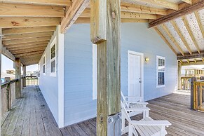 Walk to Shore: Crystal Beach Home w/ Deck!