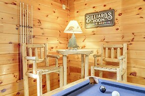 Pigeon Forge Cabin: Premier Location & Hot Tub