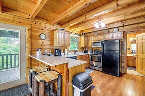Pigeon Forge Cabin: Premier Location & Hot Tub