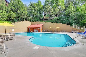 Pigeon Forge Cabin: Premier Location & Hot Tub