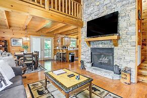Pigeon Forge Cabin: Premier Location & Hot Tub