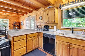 Pigeon Forge Cabin: Premier Location & Hot Tub