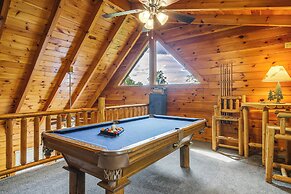 Pigeon Forge Cabin: Premier Location & Hot Tub