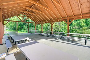 Pigeon Forge Cabin: Premier Location & Hot Tub