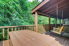 Pigeon Forge Cabin: Premier Location & Hot Tub