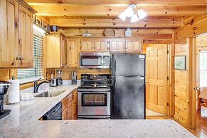 Pigeon Forge Cabin: Premier Location & Hot Tub
