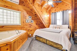 Pigeon Forge Cabin: Premier Location & Hot Tub