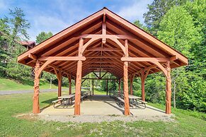 Pigeon Forge Cabin: Premier Location & Hot Tub