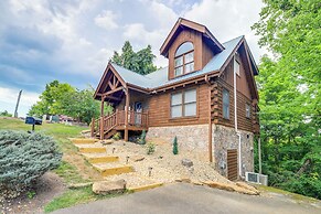 Pigeon Forge Cabin: Premier Location & Hot Tub