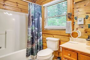 Pigeon Forge Cabin: Premier Location & Hot Tub