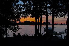 Waterfront North Hero Home w/ Screened Porch