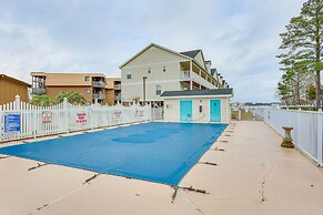 Townhome w/ Outdoor Pool & White Lake Access!