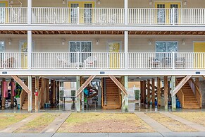 Townhome w/ Outdoor Pool & White Lake Access!