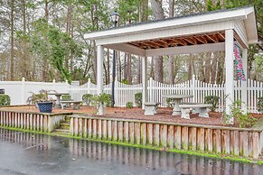 Townhome w/ Outdoor Pool & White Lake Access!